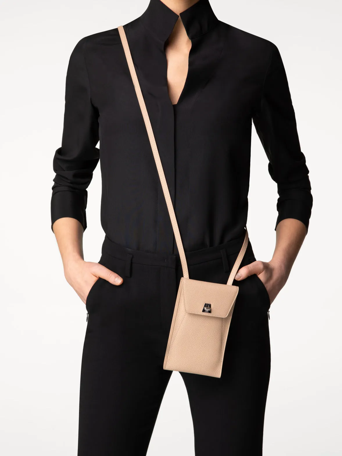 Anouk Smartphone Tasche aus Leder