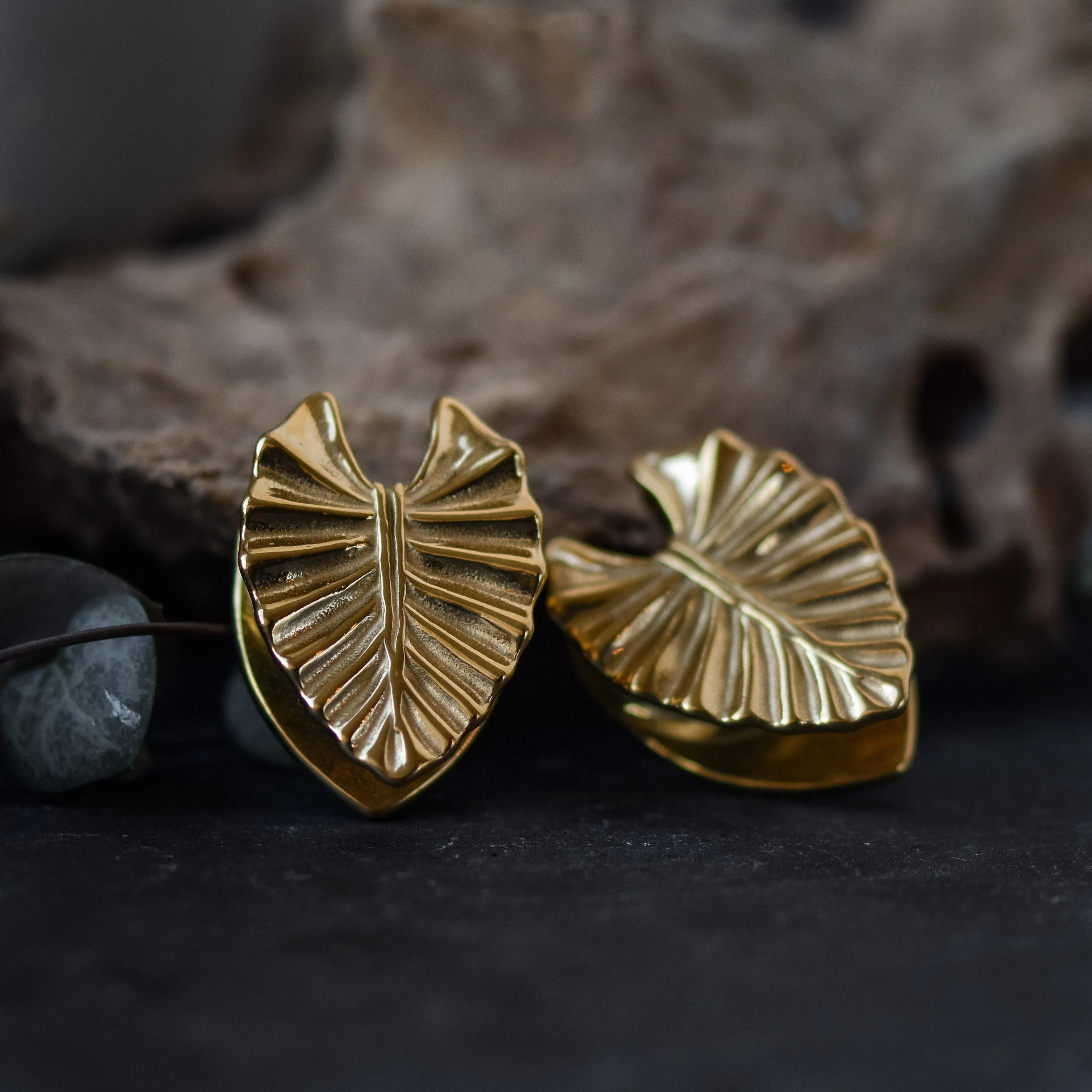 Golden Monstera Saddle Spreaders