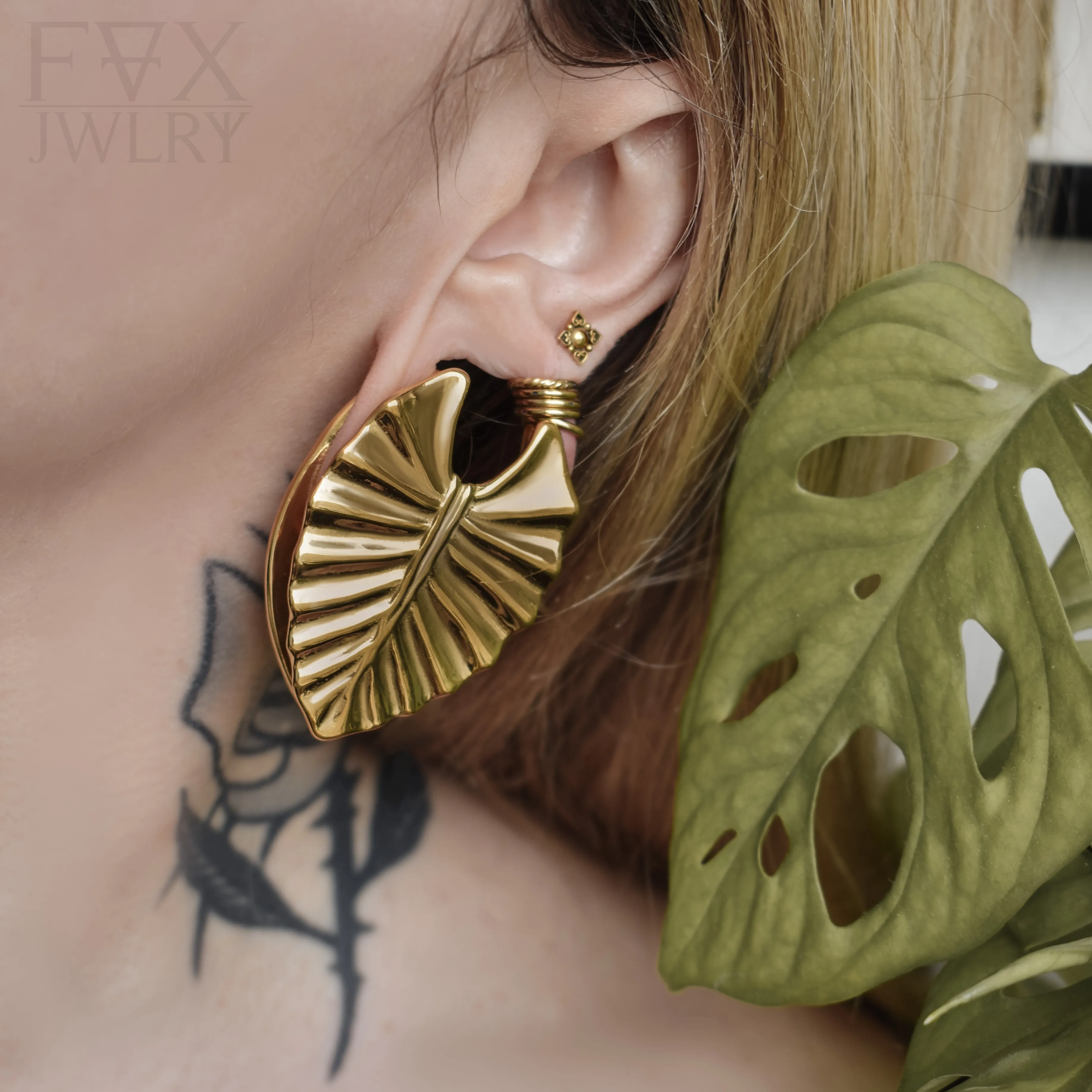 Golden Monstera Saddle Spreaders
