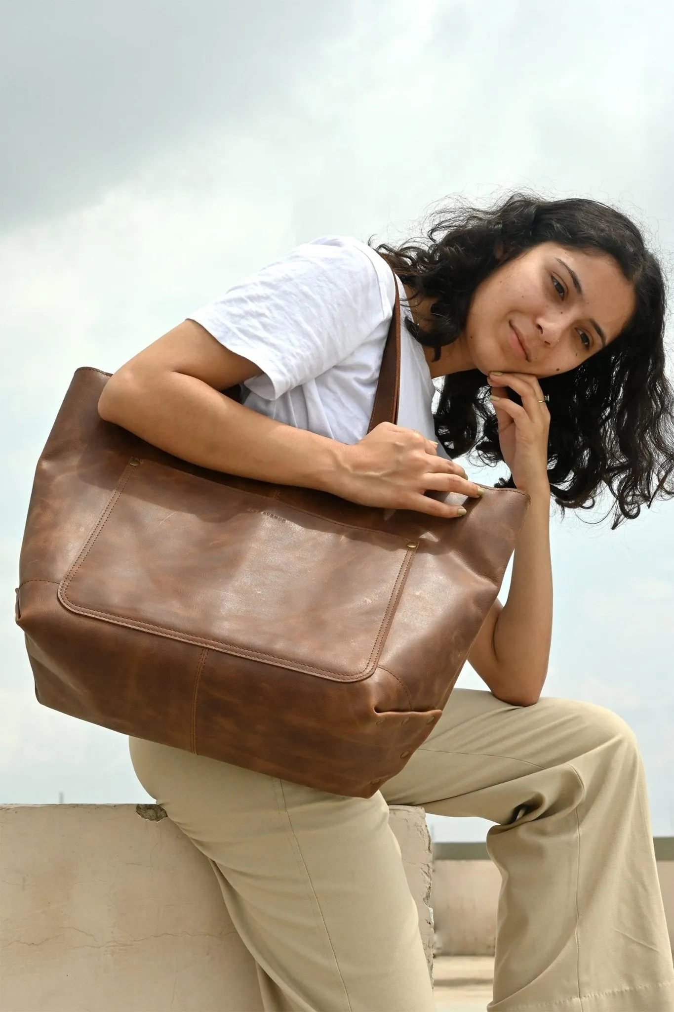 KIER  - LEATHER HAND BAG