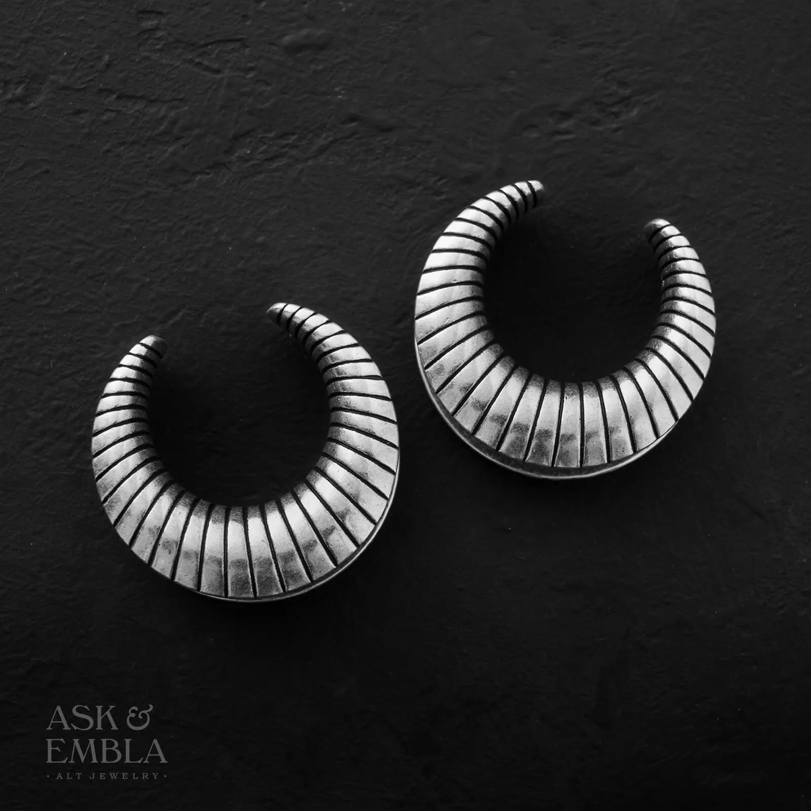 Ridged Saddle Hangers